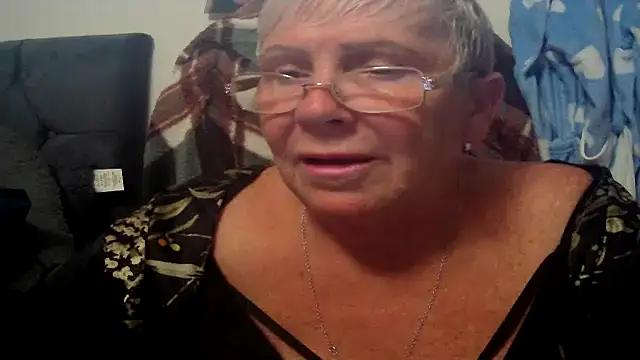 Snapshot of Playful_MILF_Demi chatting on 06-25-26, 07:19 Playful MILF Demi online show from 06-25-26, 07:19