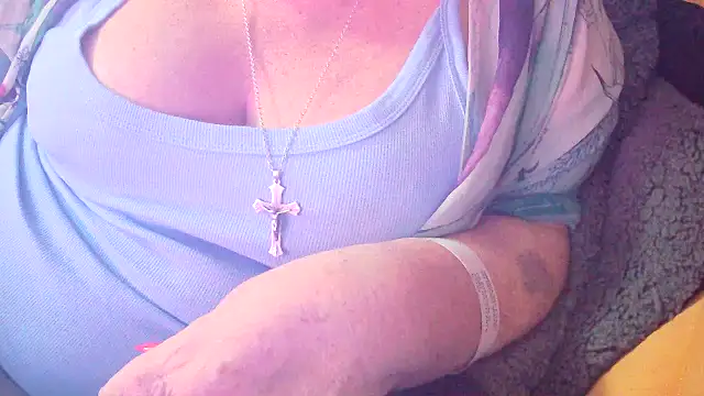 Snapshot of Playful_MILF_Demi chatting on 02-05-26, 09:54 Playful MILF Demi online show from 02-05-26, 09:54