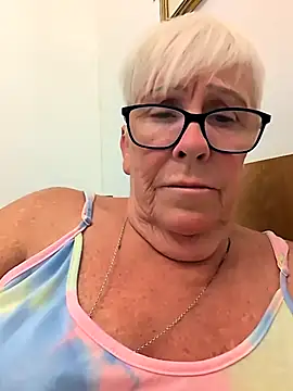 Snapshot of Playful_MILF_Demi chatting on 07-03-26, 11:11 Playful MILF Demi online show from 07-03-26, 11:11