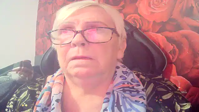 Snapshot of Playful_MILF_Demi chatting on 02-26-26, 08:58 Playful MILF Demi online show from 02-26-26, 08:58