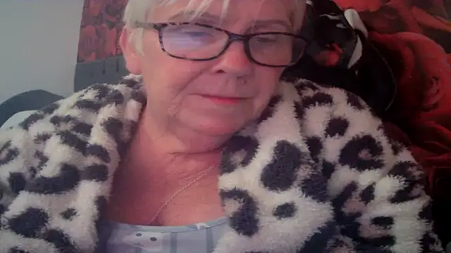 Playful MILF Demi online show from 04-30-26, 09:30