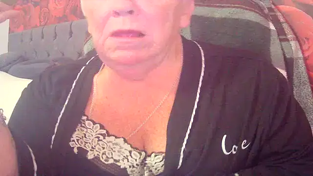 Snapshot of Playful_MILF_Demi chatting on 06-10-26, 09:43 Playful MILF Demi online show from 06-10-26, 09:43