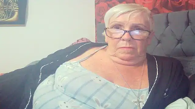 Playful MILF Demi online show from 05-29-26, 09:43