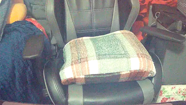 Snapshot of Playful_MILF_Demi chatting on 02-16-26, 10:51 Playful MILF Demi online show from 02-16-26, 10:51