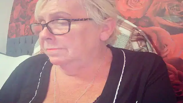 Playful MILF Demi online show from 05-04-26, 12:08