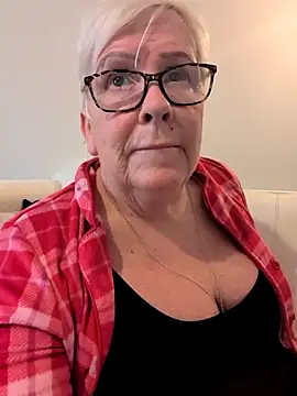 Snapshot of Playful_MILF_Demi chatting on 02-11-26, 09:31 Playful MILF Demi online show from 02-11-26, 09:31