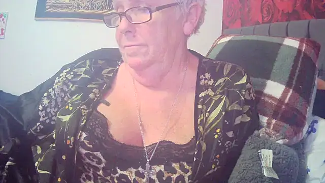 Snapshot of Playful_MILF_Demi chatting on 02-24-26, 12:33 Playful MILF Demi online show from 02-24-26, 12:33