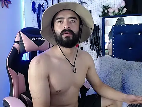 Aron and Queen Annie online show from 11-15-25, 01:31