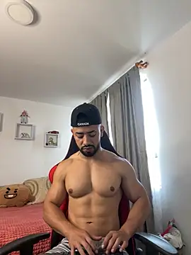 Ezzio Scolaro online show from 11-15-25, 01:04