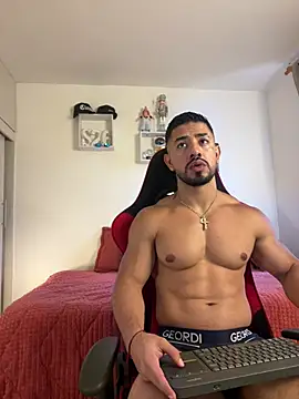 Snapshot of Ezzio_Scolaro chatting on 04-16-26, 10:34 Ezzio Scolaro online show from 04-16-26, 10:34