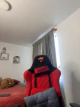 Ezzio Scolaro online show from 11-18-25, 12:08