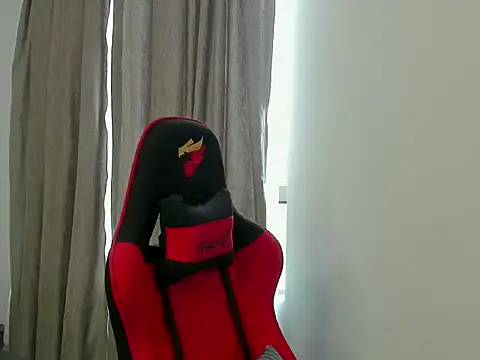 Ezzio Scolaro online show from 10-13-25, 01:45