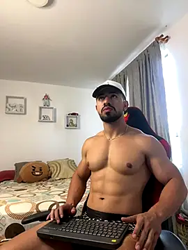 Ezzio Scolaro online show from 12-17-25, 01:38