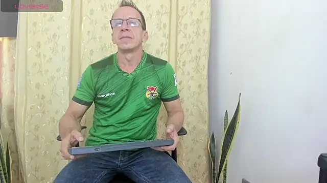Snapshot of _axelking_ chatting on 06-22-26, 11:40 axelking online show from 06-22-26, 11:40