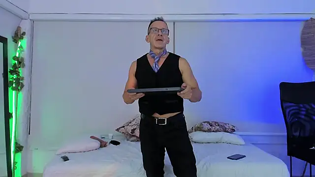  axelking  online show from 11-15-25, 03:10