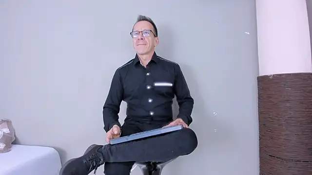  axelking  online show from 11-10-25, 11:48