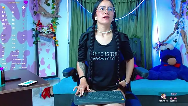Snapshot of lucessita chatting on 10-10-25, 02:12 lucessita online show from 10-10-25, 02:12