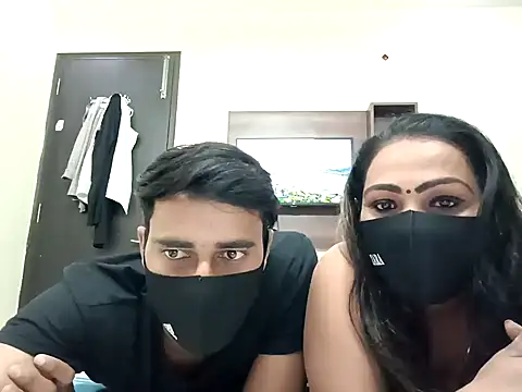 horny milf couple online show from 10-08-25, 01:34