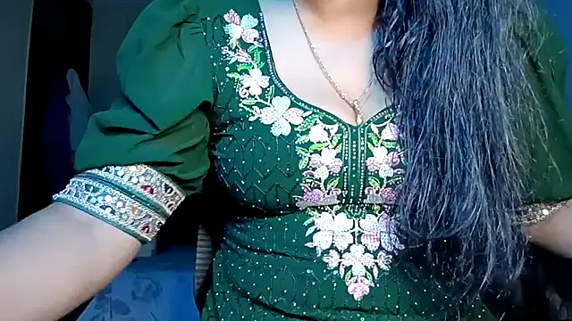 horny milf couple online show from 05-13-26, 06:04