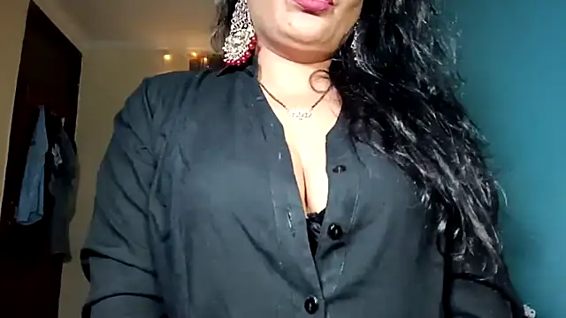 horny milf couple online show from 04-14-26, 08:36