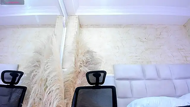 ScarletEvanss  online show from 04-08-26, 11:22