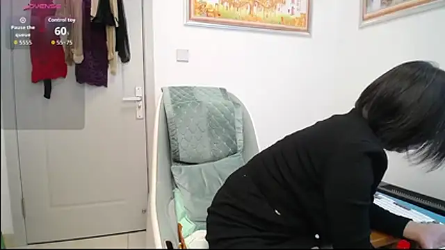 selinajuan online show from 11-20-25, 02:40