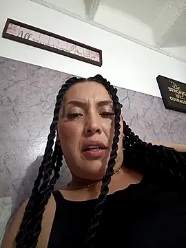Snapshot of Nina-Velour chatting on 10-15-25, 01:48 Nina-Velour online show from 10-15-25, 01:48
