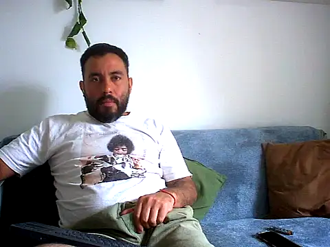 Snapshot of Domfetishx chatting on 10-05-25, 06:09 Domfetishx online show from 10-05-25, 06:09