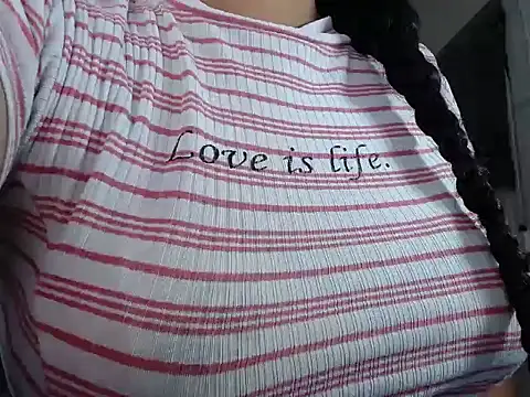 Snapshot of Agatha_milk24 chatting on 10-17-25, 02:30 Agatha milk24 online show from 10-17-25, 02:30