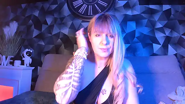 Delichieuse5 online show from 02-18-25, 08:14