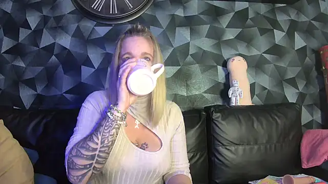 Delichieuse5 online show from 11-21-25, 09:03