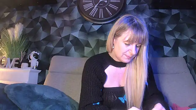 Delichieuse5 online show from 02-26-25, 08:36