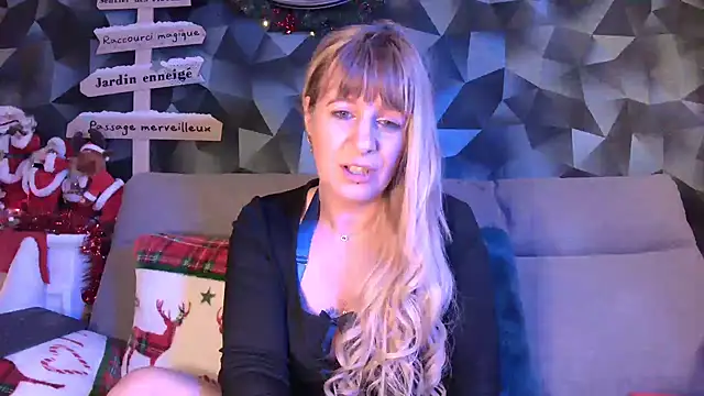 Delichieuse5 online show from 01-03-25, 08:54