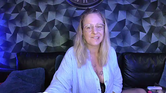 Delichieuse5 online show from 06-09-26, 07:48