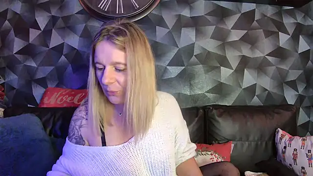 Delichieuse5 online show from 12-03-25, 08:52