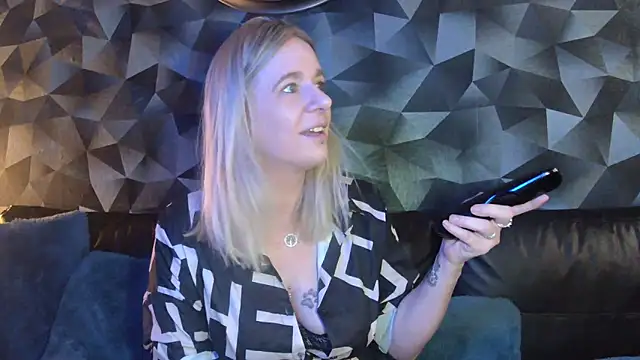 Delichieuse5 online show from 02-18-26, 08:49