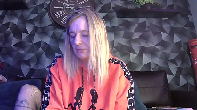 Delichieuse5 online show from 11-29-25, 09:15