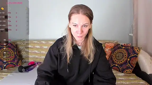 Amalia Mio online show from 12-17-25, 08:08