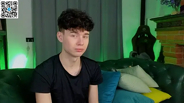 Snapshot of Cute_Mike chatting on 03-01-26, 08:09 Cute Mike online show from 03-01-26, 08:09