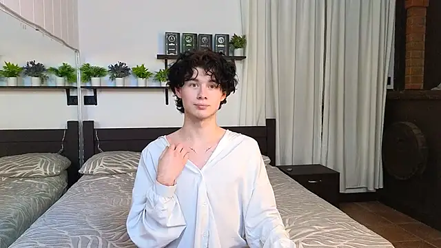 Snapshot of Cute_Mike chatting on 02-12-26, 04:29 Cute Mike online show from 02-12-26, 04:29