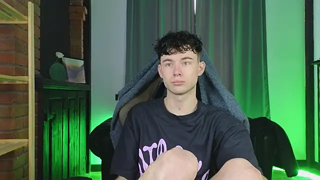 Snapshot of Cute_Mike chatting on 02-22-26, 05:10 Cute Mike online show from 02-22-26, 05:10