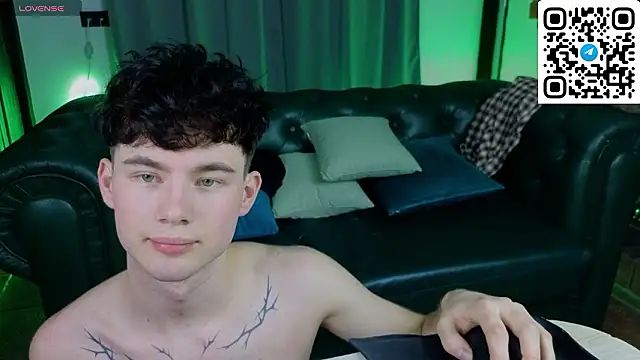 Snapshot of Cute_Mike chatting on 02-25-26, 08:52 Cute Mike online show from 02-25-26, 08:52