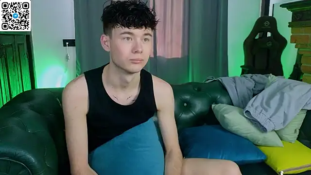 Snapshot of Cute_Mike chatting on 03-01-26, 03:50 Cute Mike online show from 03-01-26, 03:50