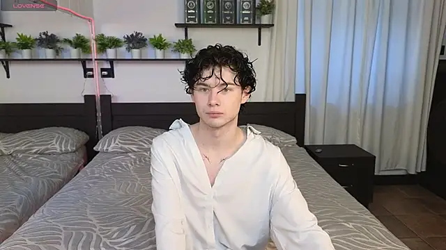 Snapshot of Cute_Mike chatting on 02-08-26, 10:13 Cute Mike online show from 02-08-26, 10:13