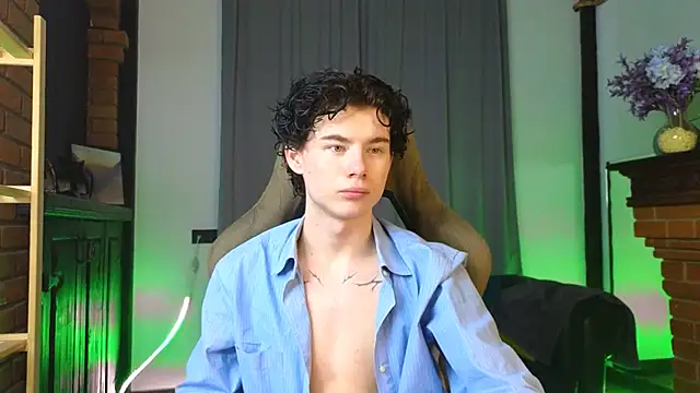 Snapshot of Cute_Mike chatting on 02-15-26, 09:52 Cute Mike online show from 02-15-26, 09:52