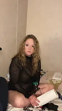 Snapshot of amandatheblondewife chatting on 07-09-26, 04:35 amandatheblondewife online show from 07-09-26, 04:35