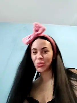 Stefaniyaxq online show from 10-27-25, 09:54