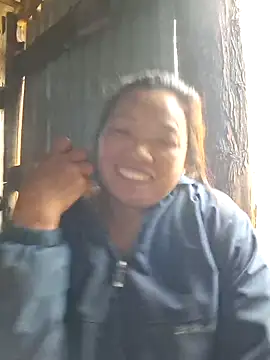 Snapshot of miomio-12 chatting on 05-09-26, 02:04 miomio-12 online show from 05-09-26, 02:04