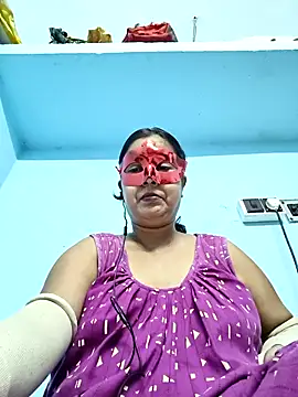 Snapshot of misti02 chatting on 10-12-25, 10:44 misti02 online show from 10-12-25, 10:44