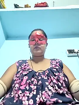 Snapshot of misti02 chatting on 10-17-25, 04:53 misti02 online show from 10-17-25, 04:53